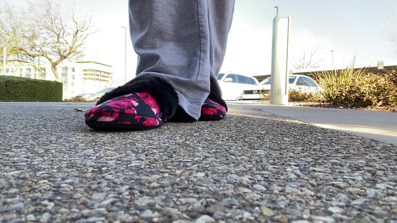 Tan feets: Tanfeets buiten openbare slipper plagen met natuurlijke nagels