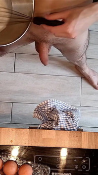 Top Chef Nude: Snauwflake Sta Cucinando Pancake