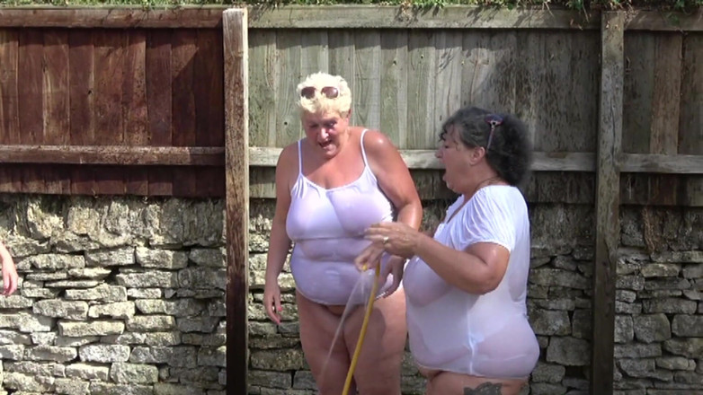 Uk Joolz: Water fight