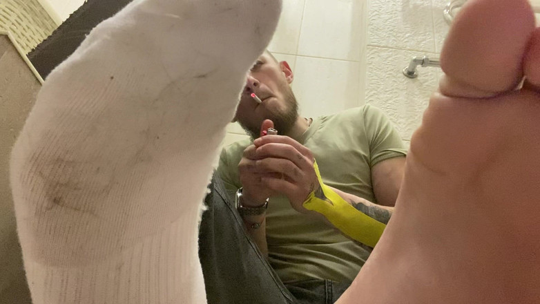 Hunky time: Hetero man rokende dom