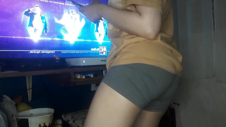 Little Ant2: Chica nerd perfecta con solo bailar