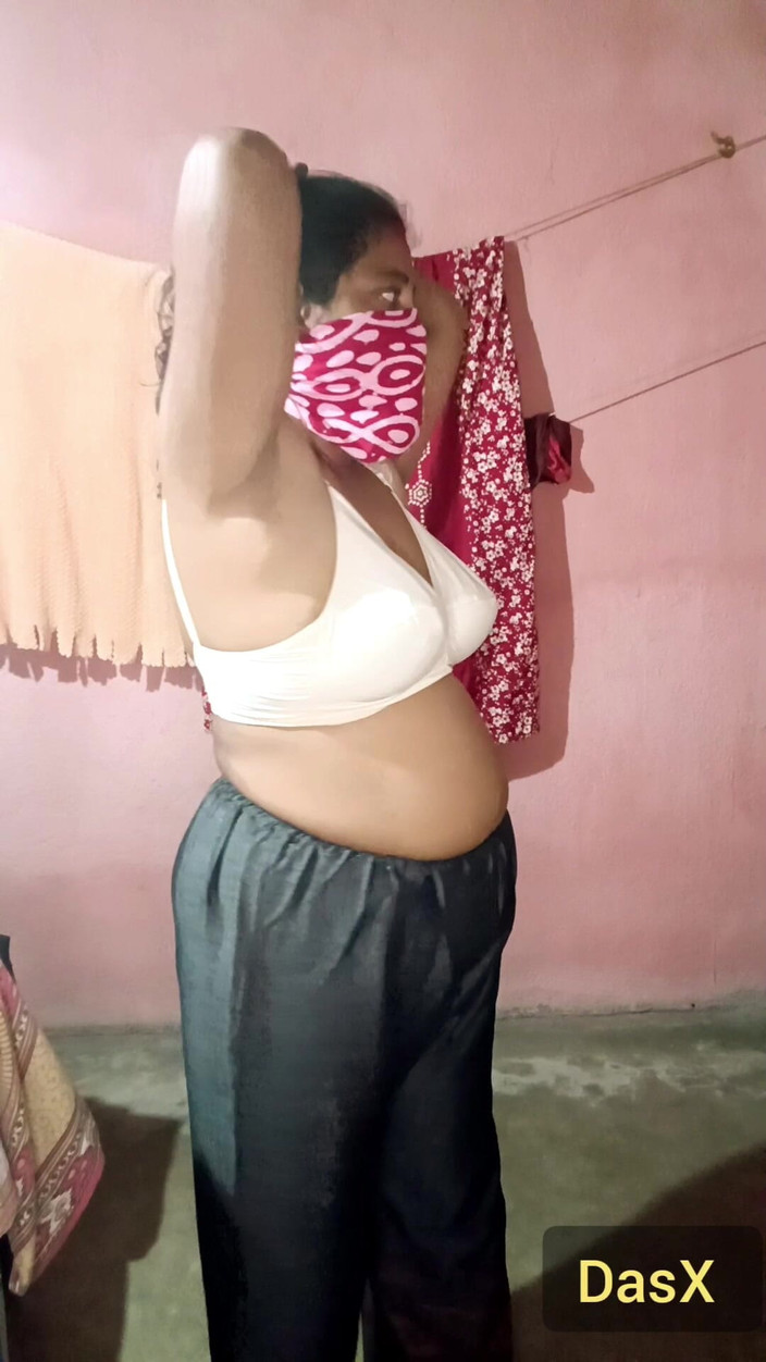 Pakhi0705: Saree Drop Solo Sfw