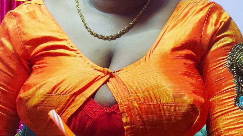 Desi Mohini: Seksi orta yaşlı seksi öğretmen ev hizmetçisiyle sert seks yapıyor