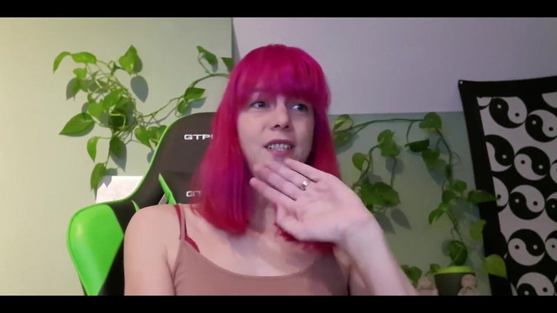 LillyMania: Ragazza da sola con i capelli rosa