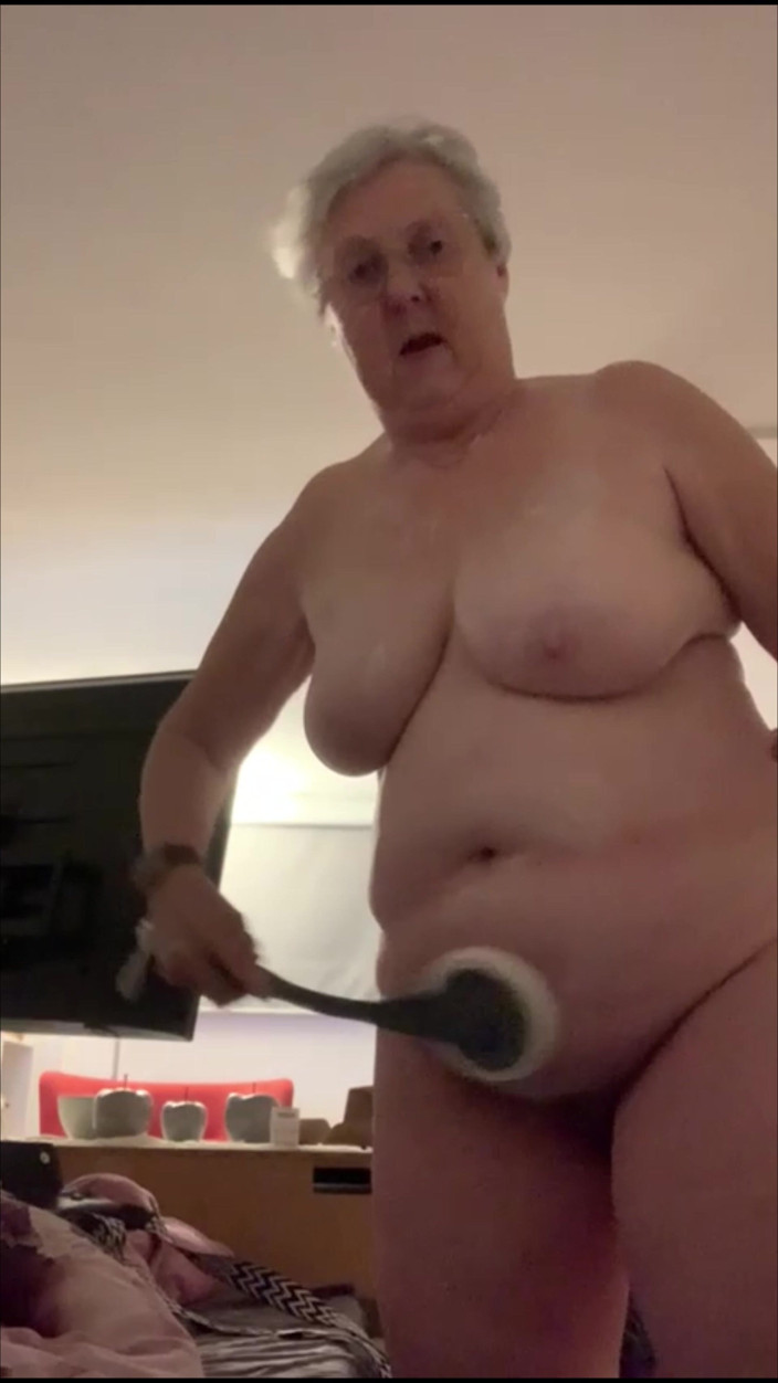 Goldschatz59: Good Evening When Undressing My Viewer