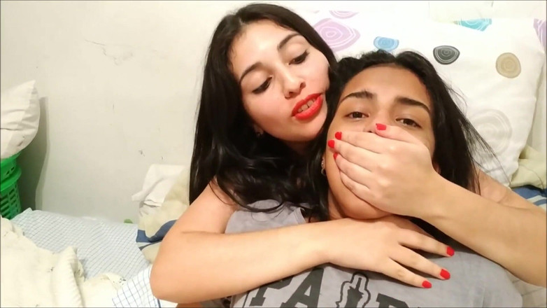 Selfgags Latina Bondage: Escupir y paja con adoración de la mano - parte 1