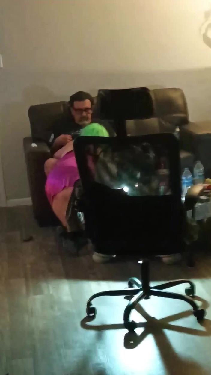 Rey One Luv: Prześcieradła stokrotki i nagi tyłek # 1