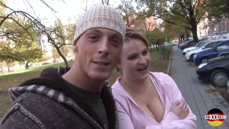 German amateur - 100% German hardcore videos: Baculatá děvka miluje poskakující ty sexy křivky na zadním sedadle