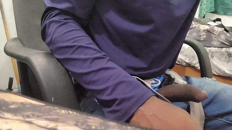 Joyboi solo leveling: Nadržená Black Boi si hraje s ptákem a dává sexy...