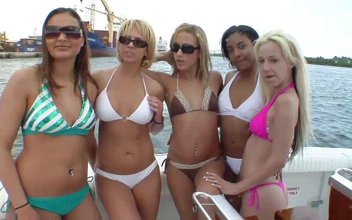 Hot Lesbians X: Festa bagnata delle lesbiche !! - Episodio #01