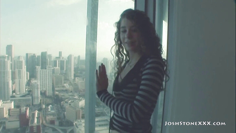 Josh Stone XXX: Amatorska laska porno Elena Cole jeździ na swoim pierwszym BBC