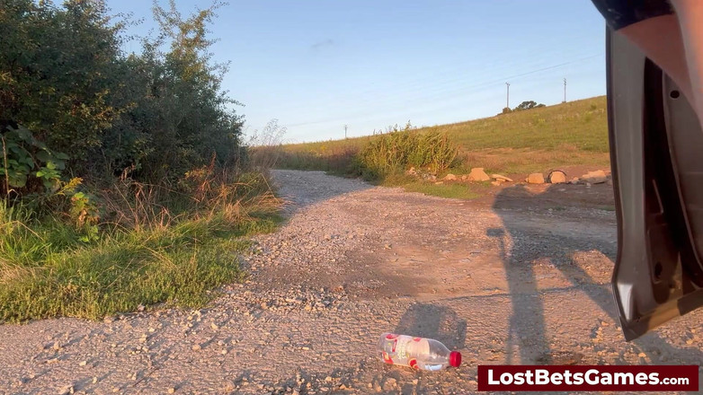 Lost Bets Games: Sie setzen ihr strip-Flaschen-Flip-spiel fort, Lachen und Spannung, das die...