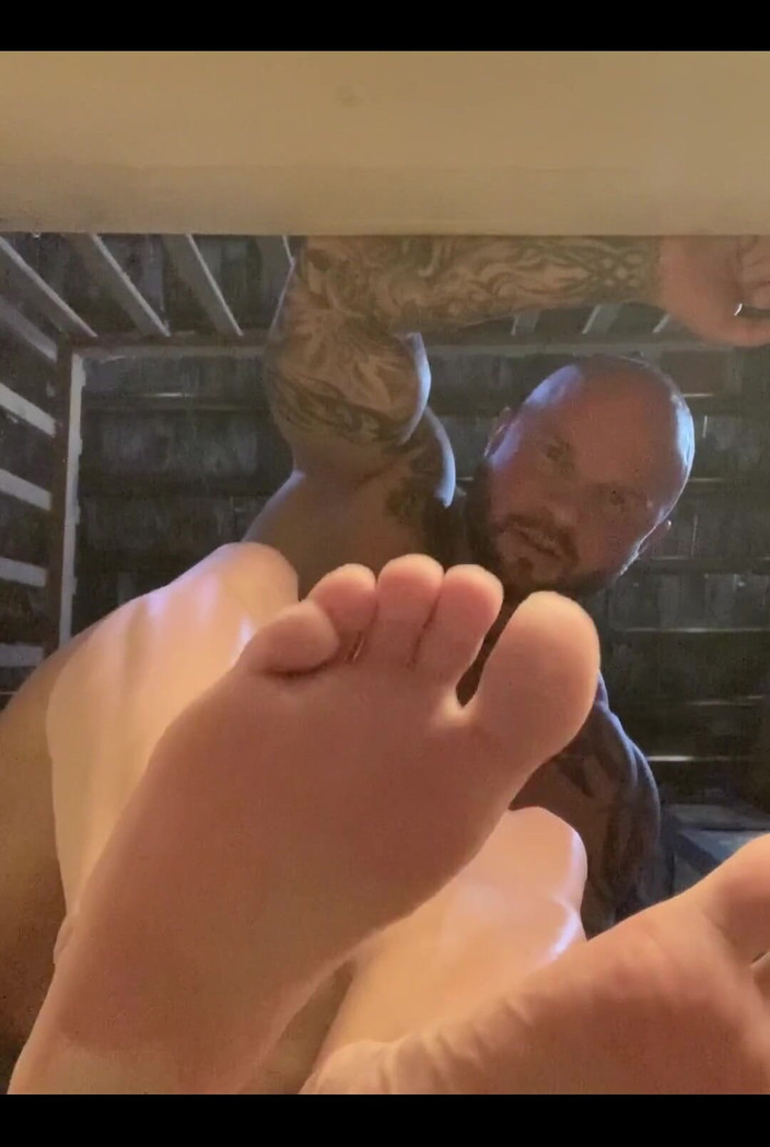 Jasons feet: 巨大的脚