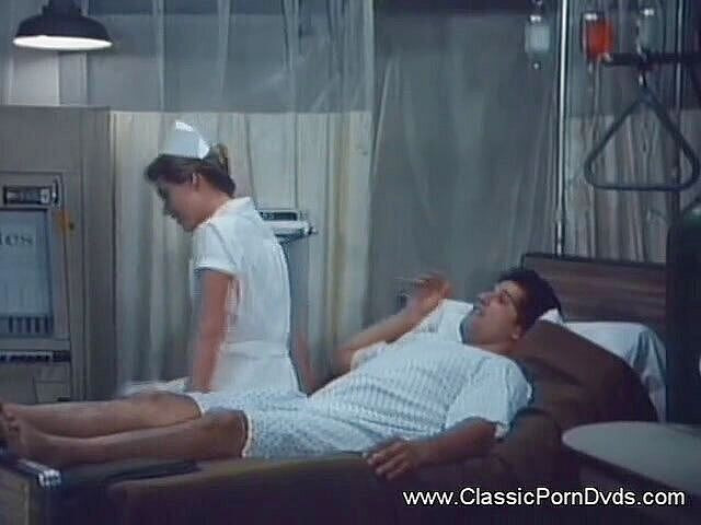 Classic Porn DVDs: ホット熟女は厚い洞で楽しんでいます