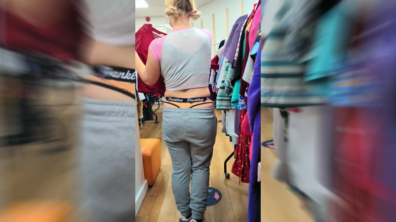 JessieHH: Tertangkap dia merayap dan mengintip saya semasa membeli-belah