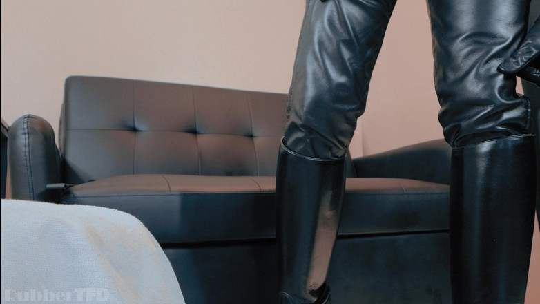 RubberTFD: Шкіряна форма крупним планом [альтернативне прийняти]