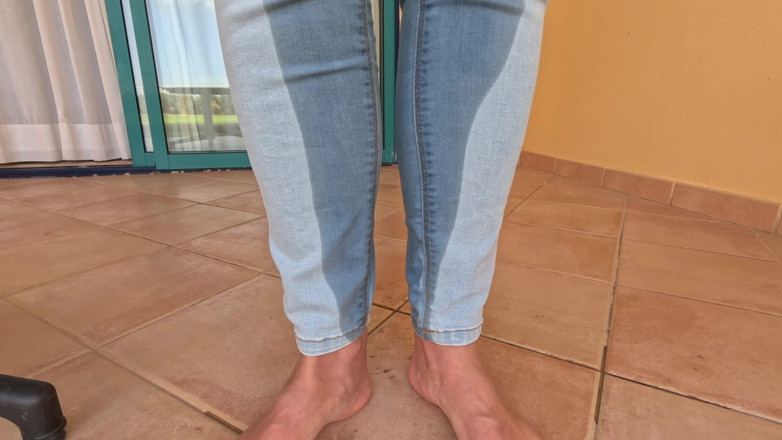 Emma Voyeur: Balcony Jeans Wetting Outdoors