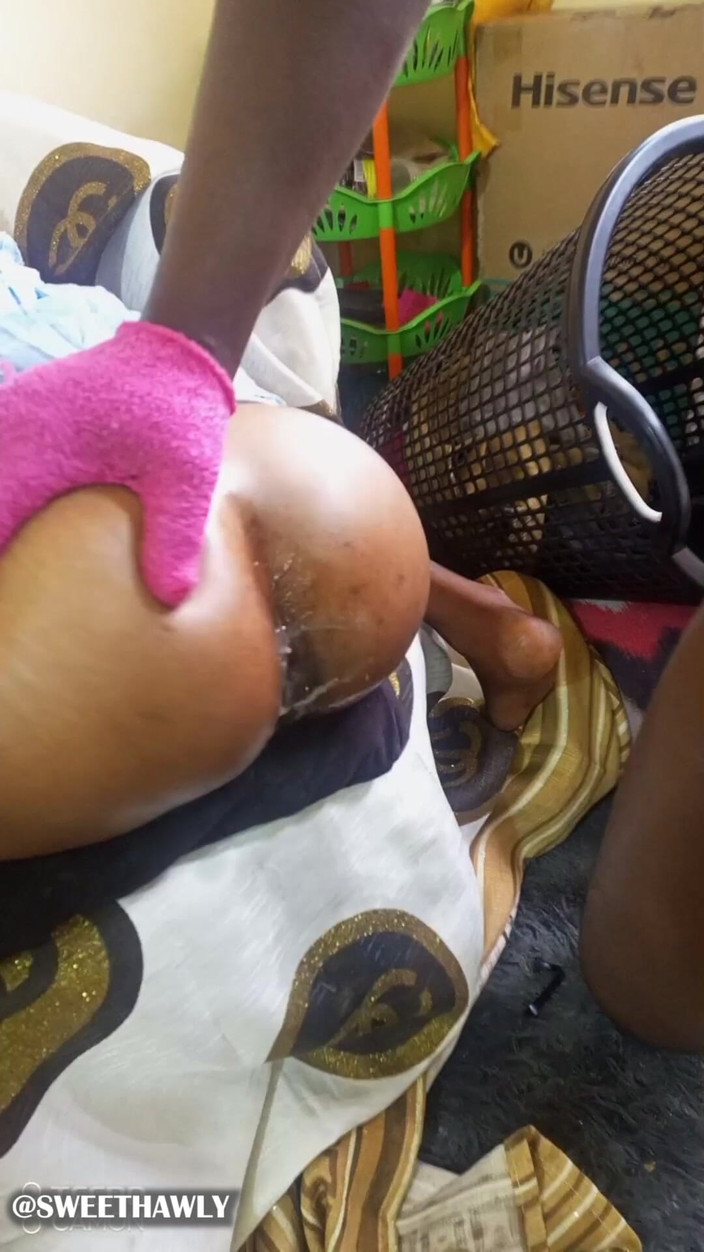 Sweethawly: Adik Tiriku Lebih Suka Anal Daripada Memek, Dia Suka Pake...