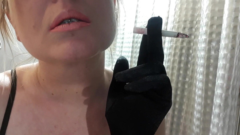 Aqua Pola: Compilation fuma due sigarette slim e