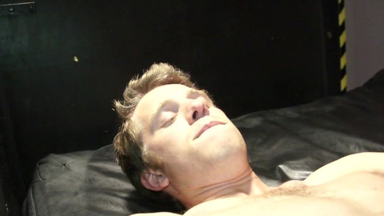 Only Bareback Porn Studio Amator: Šukala ji bez kondomu její hetero kamarádka