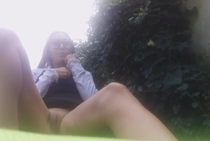 savannahamatoriale: Este frumos de atins și pișat în grădină