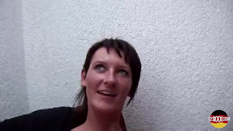 123XXX - 100% Amateurs: Zezadu je její oblíbená poloha pro přijetí ptáka