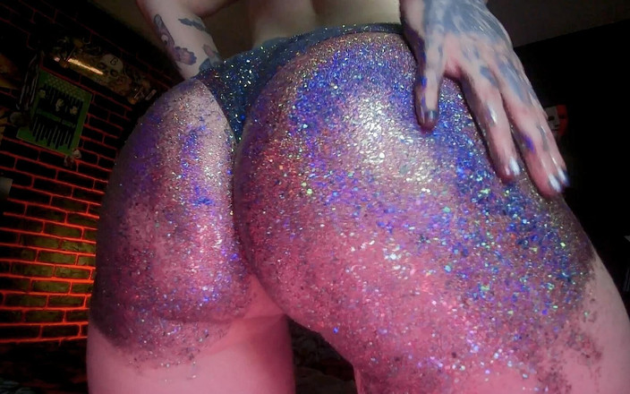 MessalinaHorror: 另类女孩精油按摩屁股和打屁股被闪光