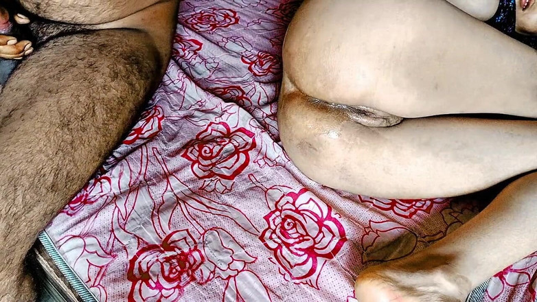 Kimmo: El coño de Bhabhi tiene una sensación de hormigueo