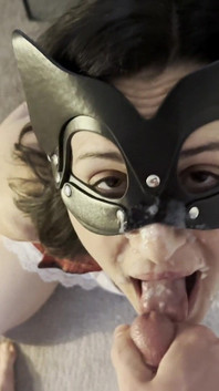 Sinh viên dễ thương bú cu để có được một khuôn mặt khổng lồ