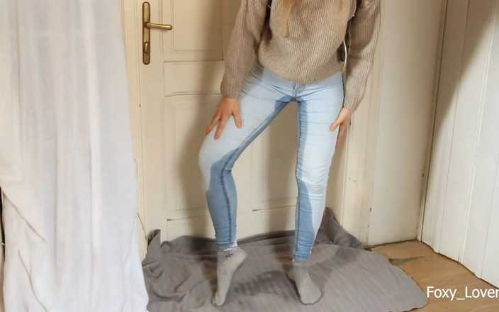 Foxy_Lovers: トイレを待っている間、ジーンズ姿で自分におしっこをしちゃいました