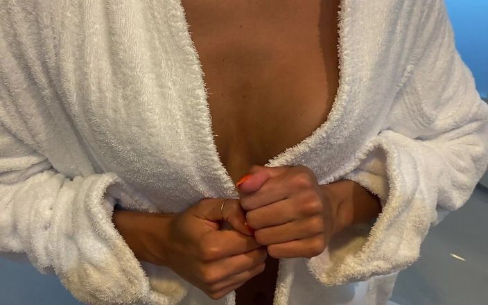 Who is Lilly: 大学热辣拉丁女郎在淋浴后在厨房被粗暴性交 4k - 谁是lilly