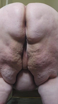 Ssbbw-reus die naar je toe loopt