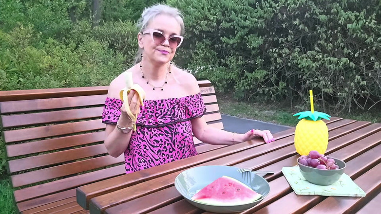 Misses_Jenny: Niegrzeczny piknik w parku