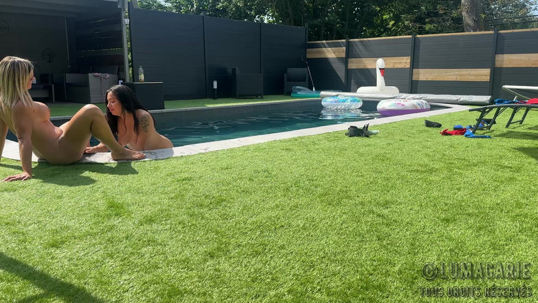 Lumacarie: 私の彼女、アデリーが私の拳を握った