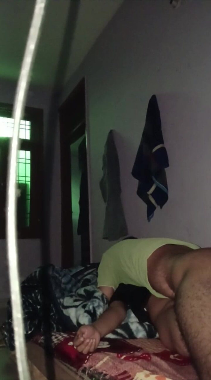 Rishi: Eu nu vreau chirie, doar potolește setea de pizda mea,...