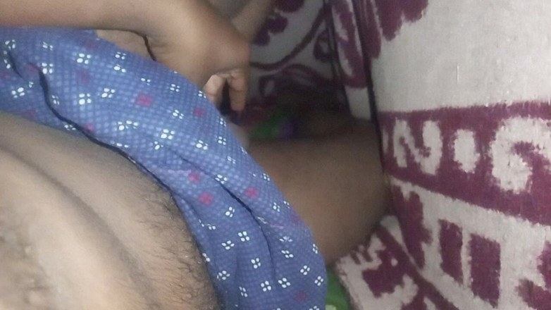 Sweet Indian cock: Indický gay kluk má venkovní masterbate