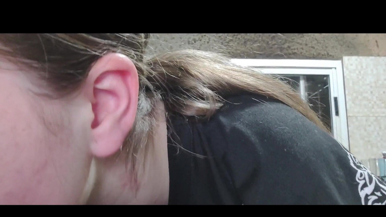 RavenHearth666VIP: クローズアップで耳を掃除する