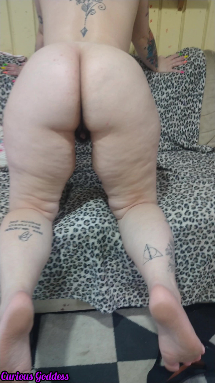 Adrian And Curious: 큰 후장 털이 무성한 보지 핑크 발바닥 발바닥