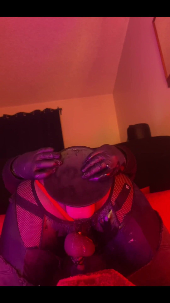 DipsoDeep: Seksowna puszczalska Femboy Gapes Hole z Dużym Dildo - Nasty Creamy...