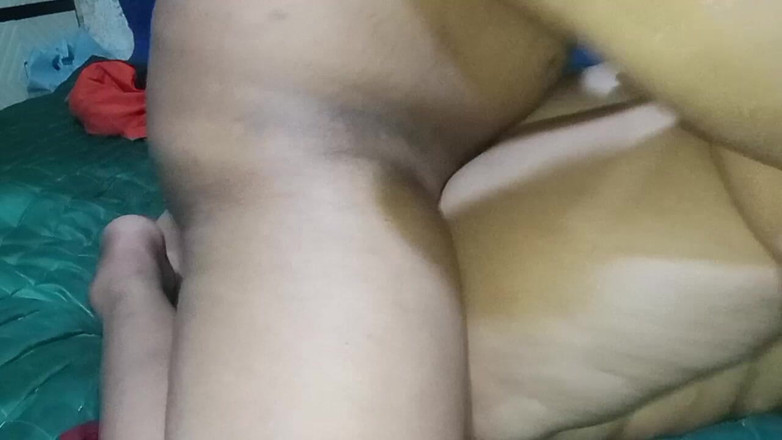 Babang endut: Het poesje van de hospita het is moeilijk om te...