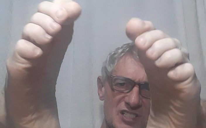 Big uncut hard cock: 统治恋物癖脚秀开始需要谁崇拜我