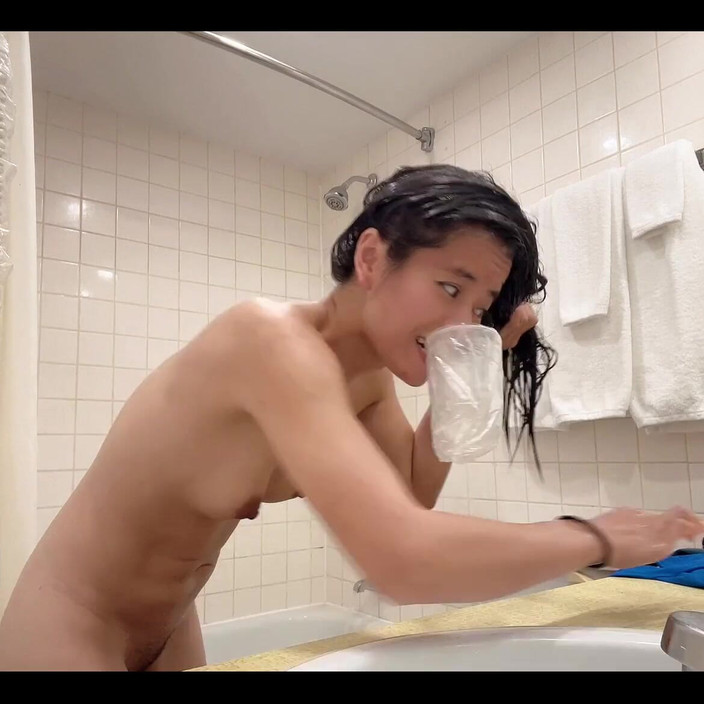 sweethanajapanese: Обнаженная сексуальная девушка в ванной