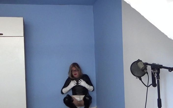 Leather Kirsten: Brincando em couro