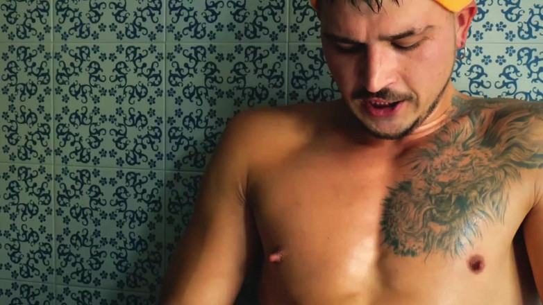 Christian Hunter: 粗暴的滑冰男孩贸易让我的被摧残 - Christian Hunter和汤姆风暴