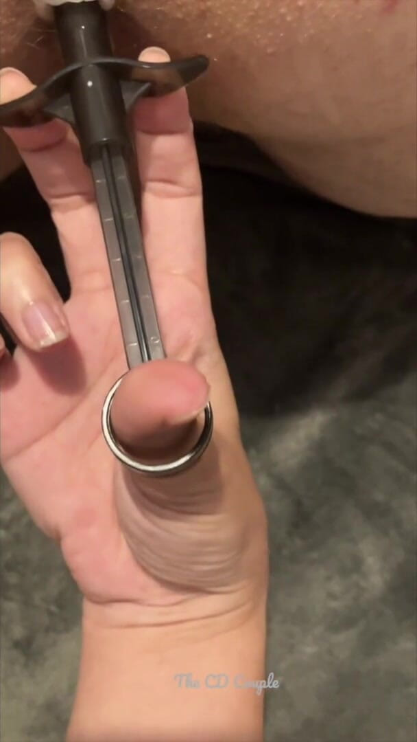 TheCDCouple: Şırınga ile anal kayganlaştırıcı uygulaması