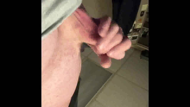 Tatted Daddy: Thủ dâm bắn tinh