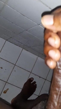 けいれんをオフ..黒人の男