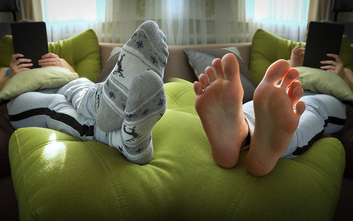 Teasecombo 4K: Heißes mädchen neckt ihre sexy füße, echt amateur, selbstgedreht