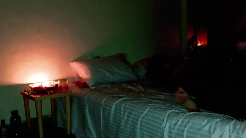 Roshni Thakkar: Istri nakal ini dientot habis-habisan sama istrinya