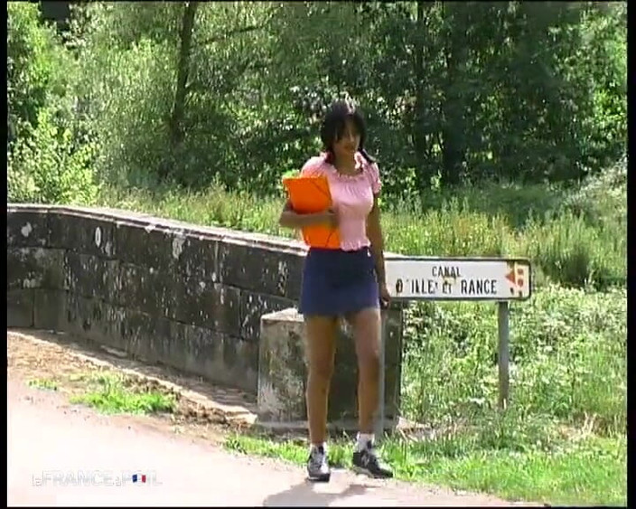 Rue Chaude: Lucie jarang banget mainin memeknya pakai mainan seks, tapi dia...